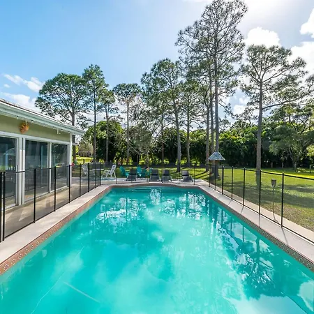 Villa Family Estate W/ Firepit + Pool House! Sleeps 16!
